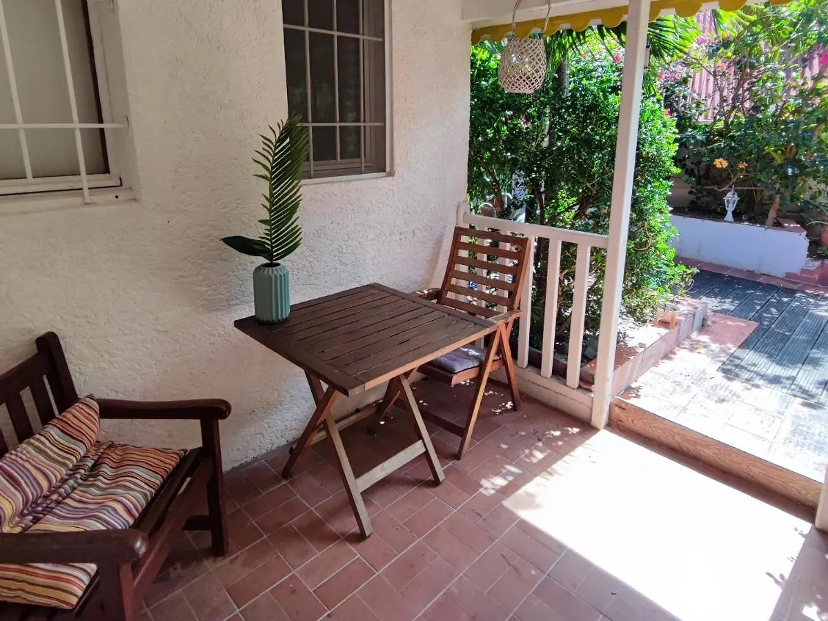 Appartement Entier: Chambre, Cuisine + Terrasse Au Calme Sur Jardin. Marigot
