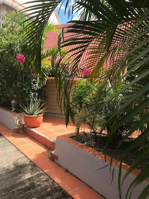 Appartement Entier: Chambre, Cuisine + Terrasse Au Calme Sur Jardin. Marigot