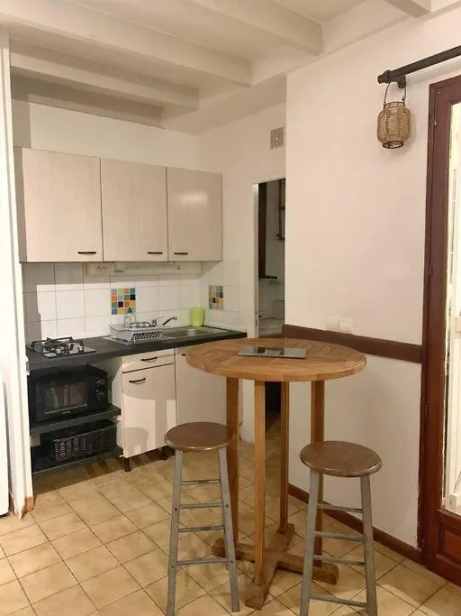 Appartement Entier: Chambre, Cuisine + Terrasse Au Calme Sur Jardin. Marigot  0*, Marigot (Saint Martin) Saint-Martin