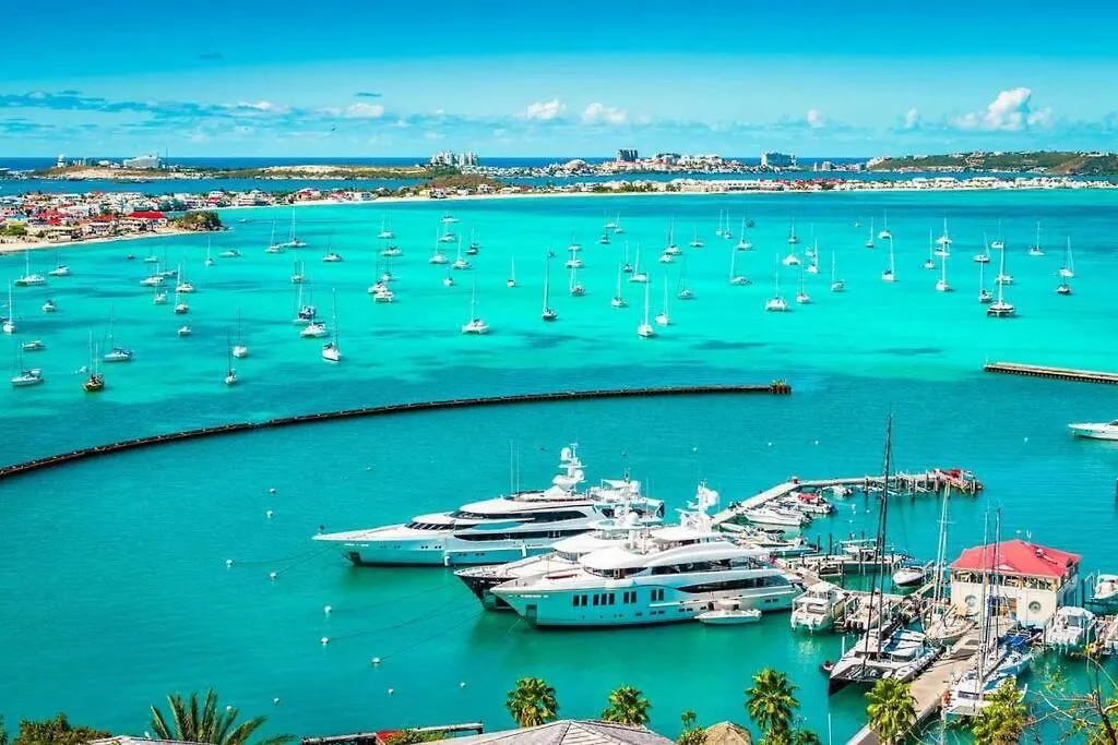Appartement Entier: Chambre, Cuisine + Terrasse Au Calme Sur Jardin. Marigot  Saint-Martin