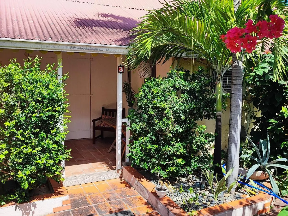 Appartement Entier: Chambre, Cuisine + Terrasse Au Calme Sur Jardin. Marigot